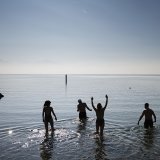 Les eaux du Léman se prêtent bien à la baignade (Image d'illustration).